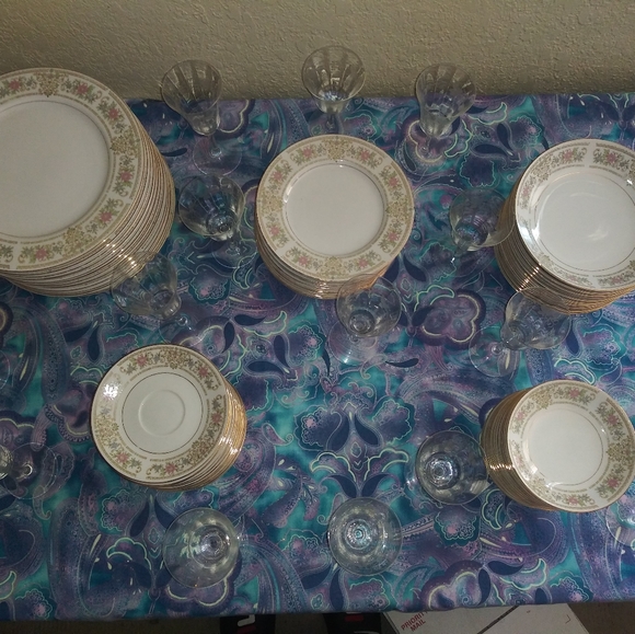 Dinnerware - Picture 7 of 8